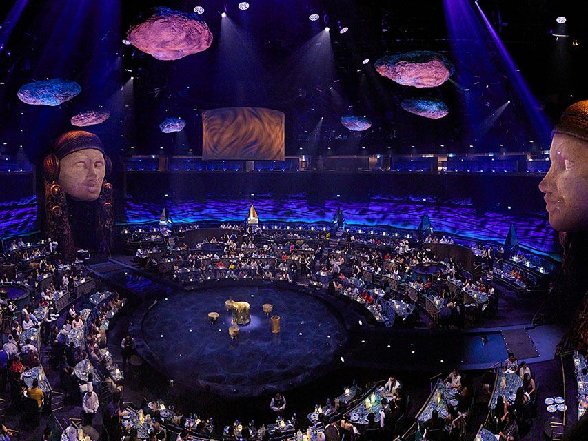 Cirque du Soleil’s LUDO show stage in Nuevo Nayarit featuring a large aquatic theater, immersive lighting, and audience seating surrounding the stage.